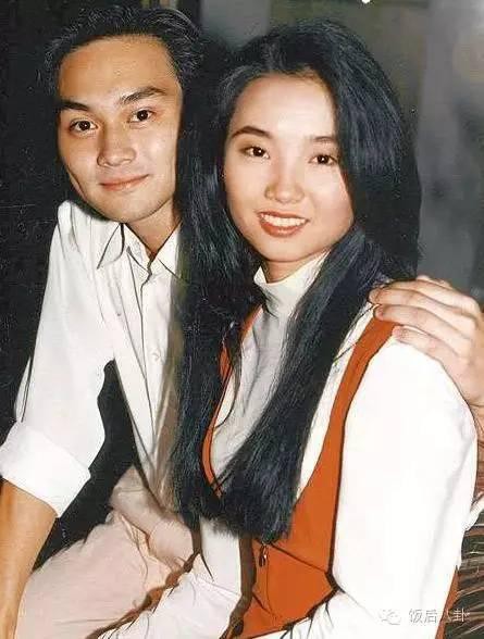 如果当年她没有退出，也许今天张智霖送包的人就不一定是袁咏仪了