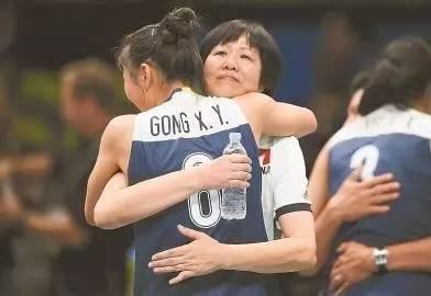 15-2016赛季全国女排联赛,惠若琪因病缺阵,张常宁从接应改打主攻,在