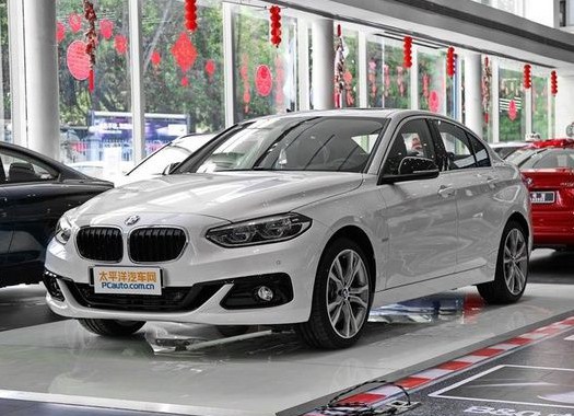 中国特供+前驱，国产宝马1系三厢的配置厚不厚道？