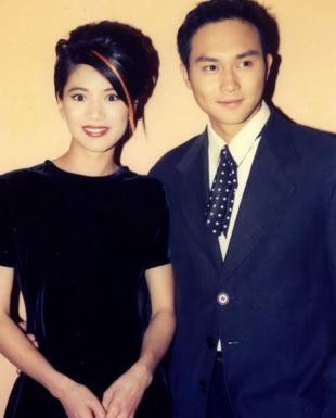 张智霖袁咏仪24年合影变化：女方都老了，他却年轻