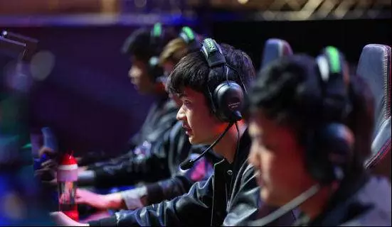 电竞专业就是玩游戏?少年,你太天真!_电竞