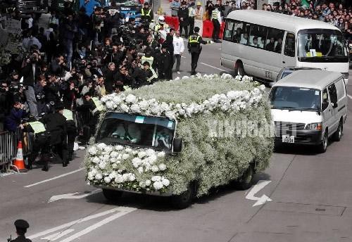张国荣梅艳芳葬礼比乔任梁隆重一百倍!万人空巷