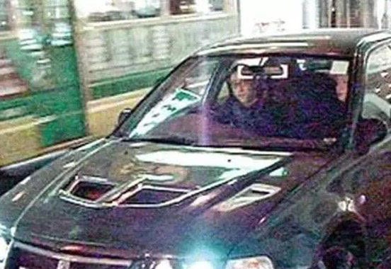 成龙在好莱坞拥极高成就，为何一生只爱日本三菱汽车