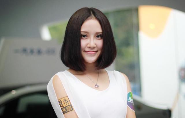 高清组图：广州车展上那些靓过车模的礼仪小姐