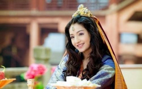 新疆四大美人古装PK,迪丽热巴第三,古力娜扎第