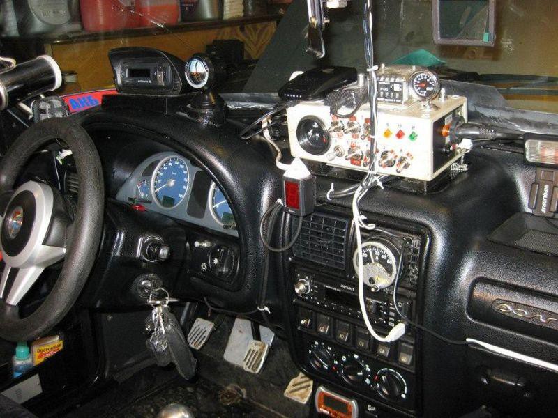 车就是这个流浪汉的家,陪他浪迹天涯