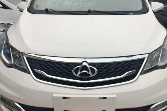 外观风格更年轻 曝长安新款欧尚谍照