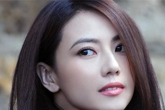 高圆圆嫁人愈发漂亮，只顾开车游玩，不想要孩子？