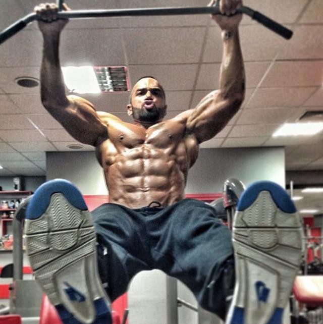 肌肉男神拉扎尔 穿衣显瘦脱衣有肉秒变型男