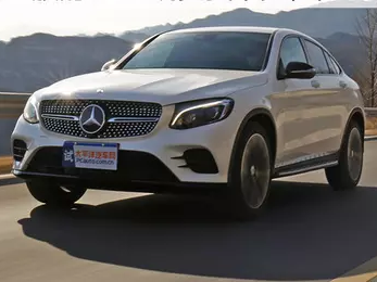 跟宝马X4比，也许奔驰这辆轿跑SUV更有个性！