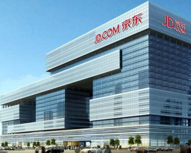 刘强东遭前妻嫌弃,今加长豪车娶萝莉娇妻,人生