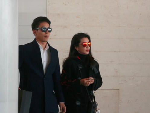 李冰冰参加纽约秋冬时装周，小男友豪华座驾贴身接送