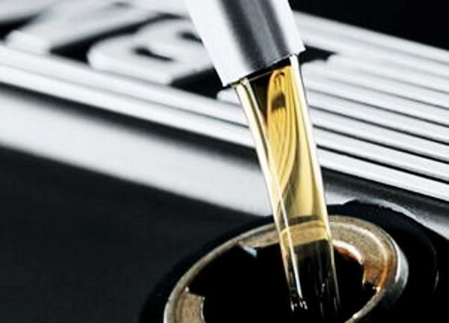 换机油剩一点点,剩下的机油可以混加吗?