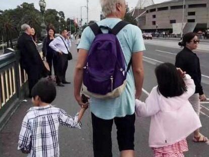 9次被求婚后嫁富豪，座驾奢华大气，儿女双全惹人羡