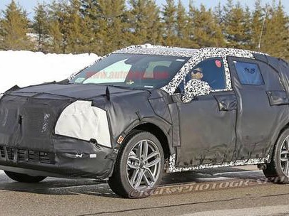 进一步开拓SUV领域 凯迪拉克XT3谍照