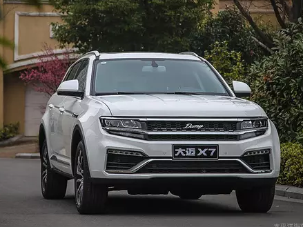 虽然不像“保时捷”，但众泰这辆SUV也不比SR9差！