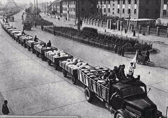 大跃进时期的汽车照片，弥足珍贵