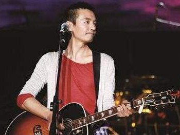 周迅曾为之迷恋，被骗30万租房住，复出座驾特低调