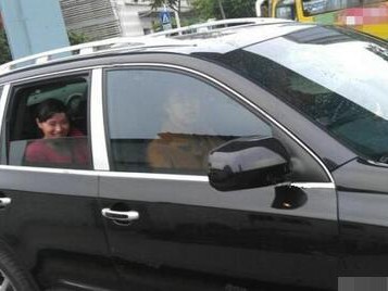 佛门已不再净地？和尚出行座驾吸睛，百万豪车不是事