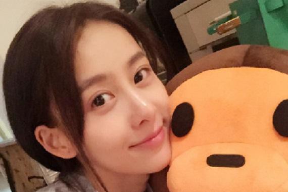 被富二代男友连踢带骂，贾青陪笑相随，座驾却是这辆