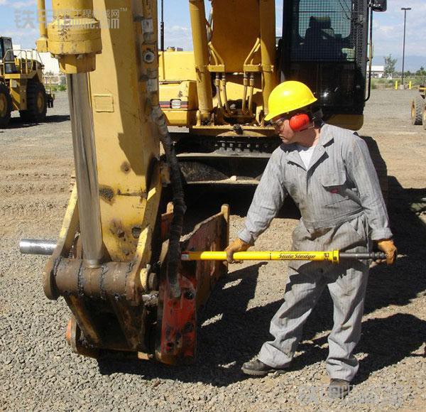 美国造出修车神器,能打锤能扒胎