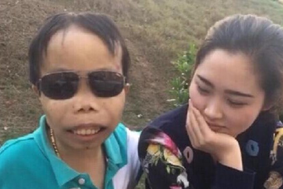 最丑网红却是富豪，逆袭抱得美人归，豪车多开不过来