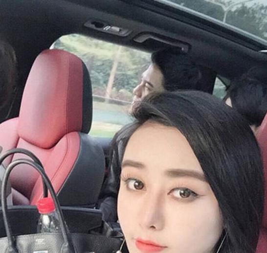 真假范冰冰分不清,网红8年整范爷模样,座驾差
