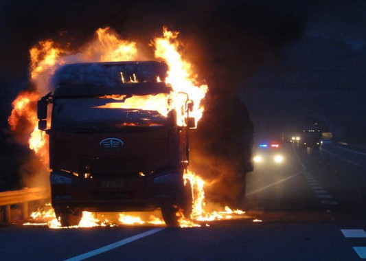 警惕爱车"发火" 卡车常见自燃原因剖析