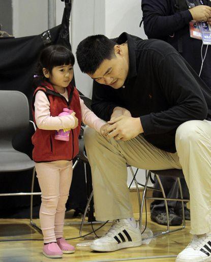 王治郅儿子回国改国籍 姚明当官女儿也提前弃