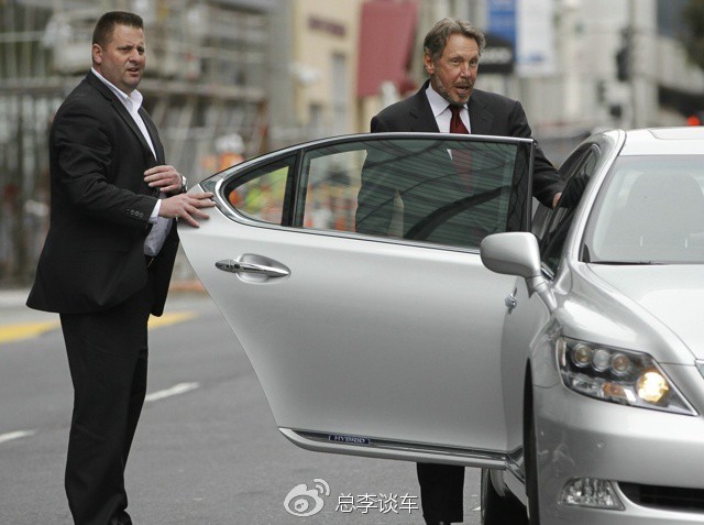 世界最富有的10个人，身价超3万亿人民币，顶级富豪坐什么车