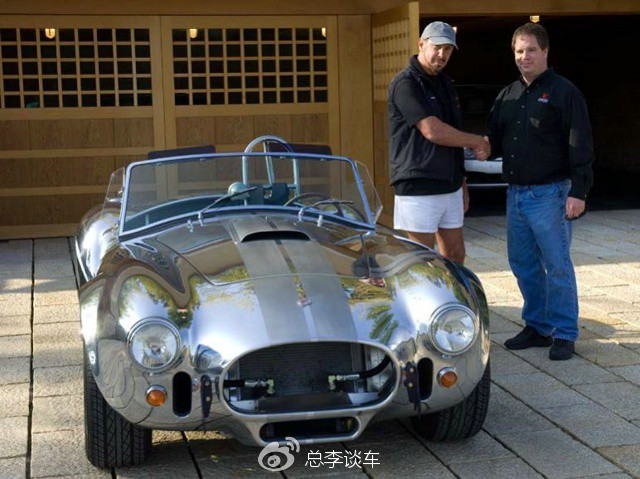 世界最富有的10个人，身价超3万亿人民币，顶级富豪坐什么车