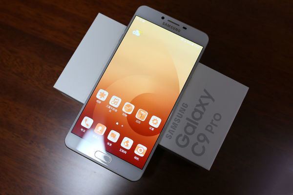苹果借iPhone6收割中端手机市场：三星成最大劲敌