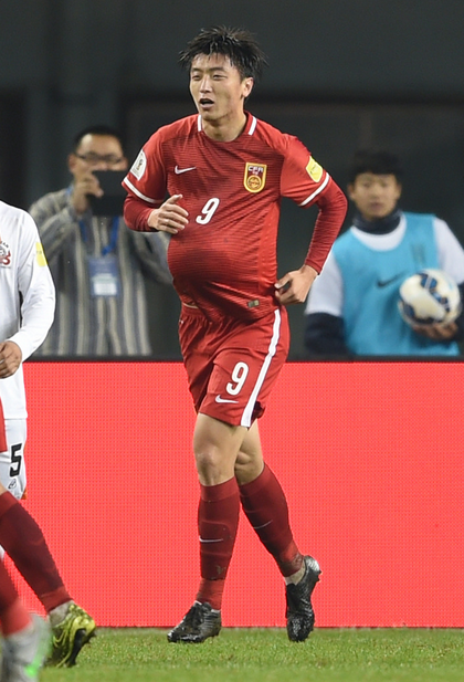 身价过亿但在中超迷失,国足第一高中锋恐被里