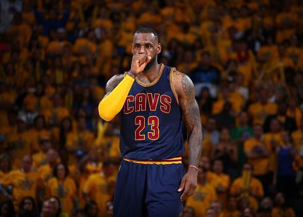 詹姆斯老了?数据告诉你们都错了,他只是常规赛