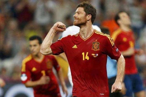 为什么足球古典型前腰在当今世界足坛里渐渐消