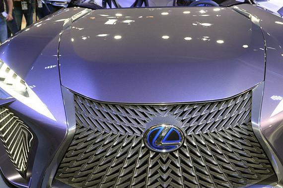 雷克萨斯把车造出了高达的感觉 