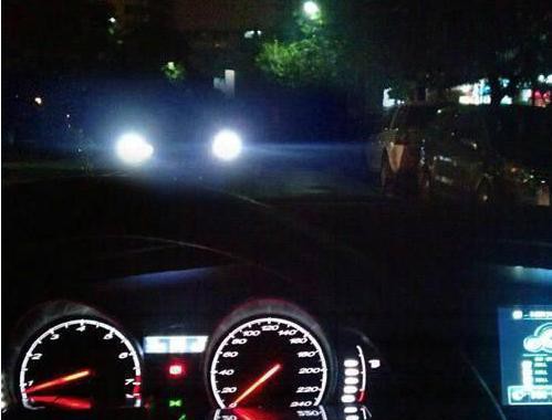 老司机告诉你：“对面打来远光灯怎么办？