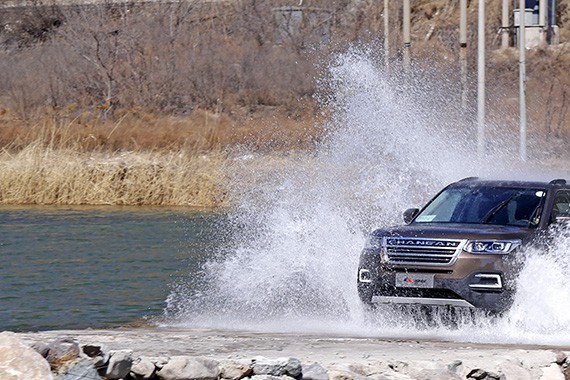 新晋搅局者 试驾长安CS95 2.0T版