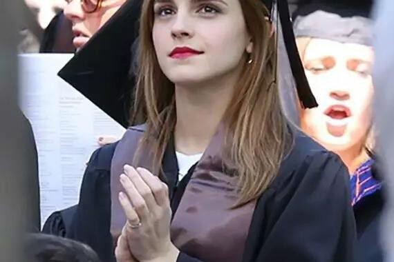 艾玛女神人设要崩塌，耍大牌爱豪车，而且还特虚伪？