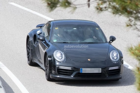 尚处“套壳”阶段 新911 Turbo谍照首曝