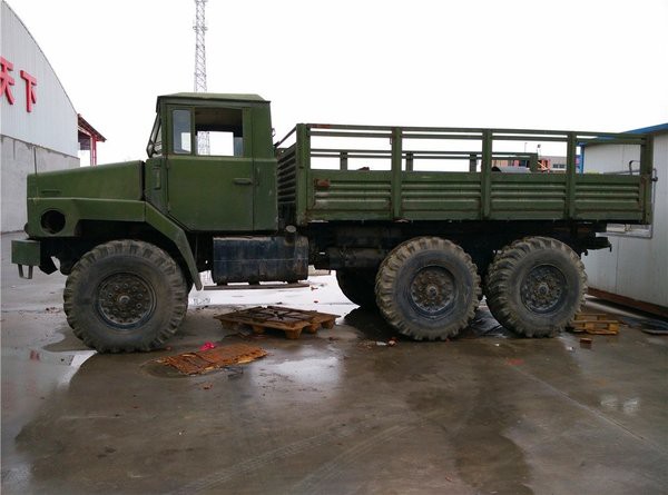 6x6单胎越野版东方红lt665
