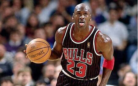 季后赛单场50分多难?詹皇做不到1次,乔丹是科