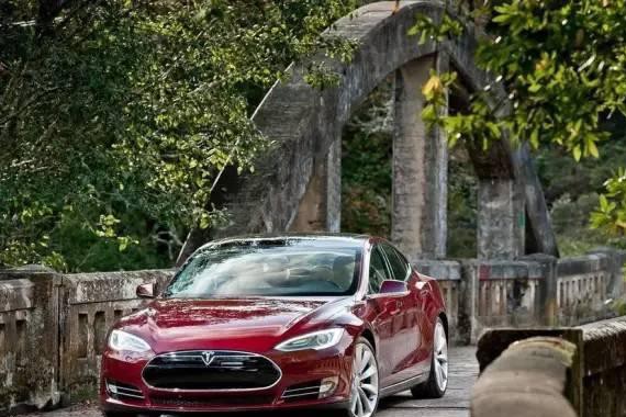 这款车续航里程可达557公里 百公里加速仅为4.4秒