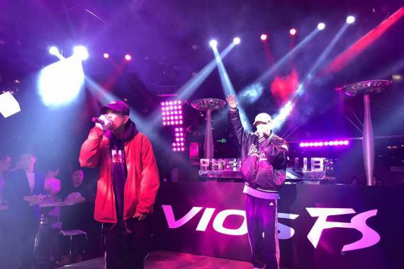 丰田首款两厢车威驰FS上市，怎么就嗨爆了七城？