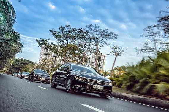 神车又添神技，迈腾半自动驾驶是高科技还是鸡肋？