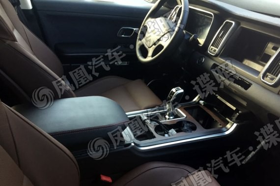 配电子挡把 曝红旗HS7最新内饰谍照
