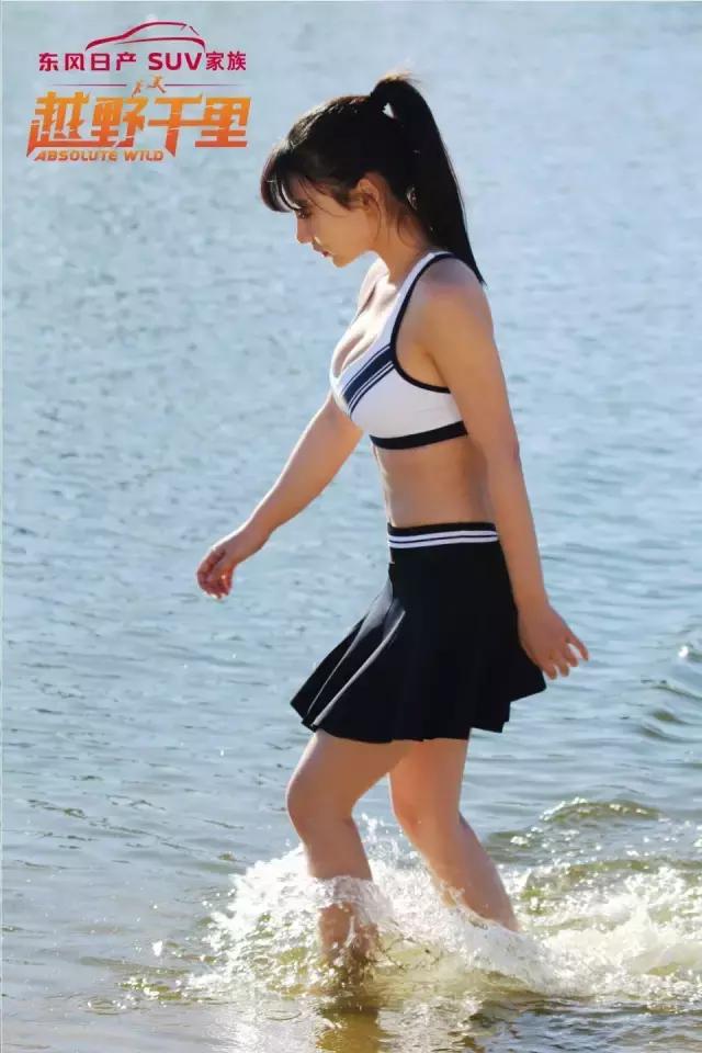 曝体重黑颜值玩泥鳅,这样的柳岩在《越野千里