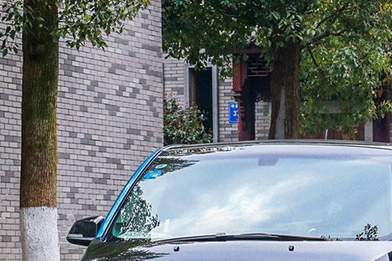 没有发动机、没有变速器，这还是我们心目中的宝马吗