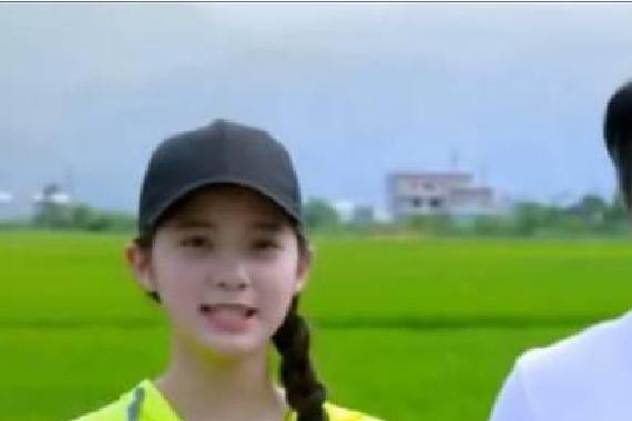 16岁欧阳娜娜恋34龙太？坐拥豪车，父亲获终身成就奖