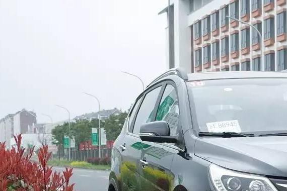 10万价格20万配置，这辆国产车竟有着家庭影院音响